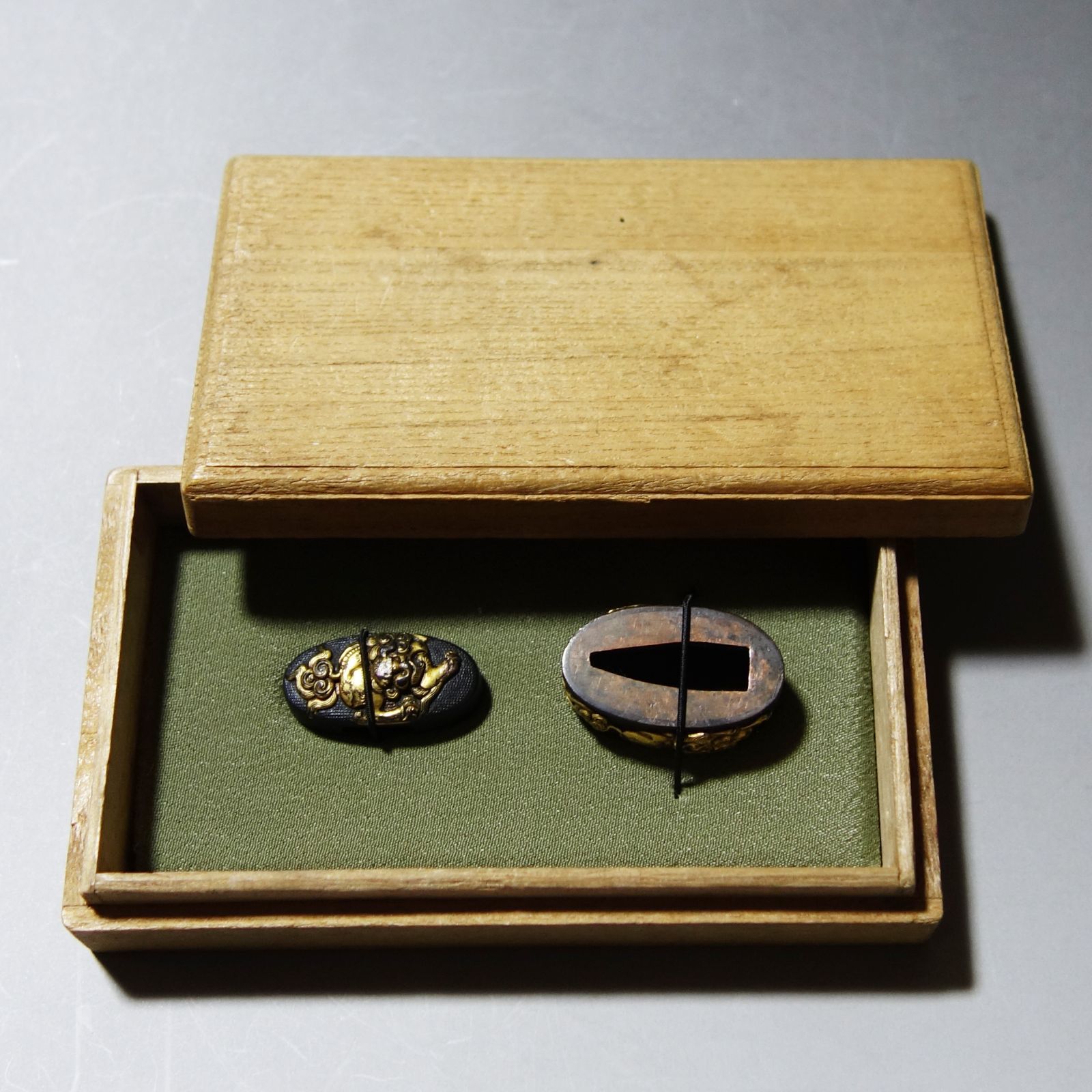 縁頭 【 赤銅魚々子地 獅子図縁頭 】(箱付き) 日本刀 刀装具 鐔 鍔