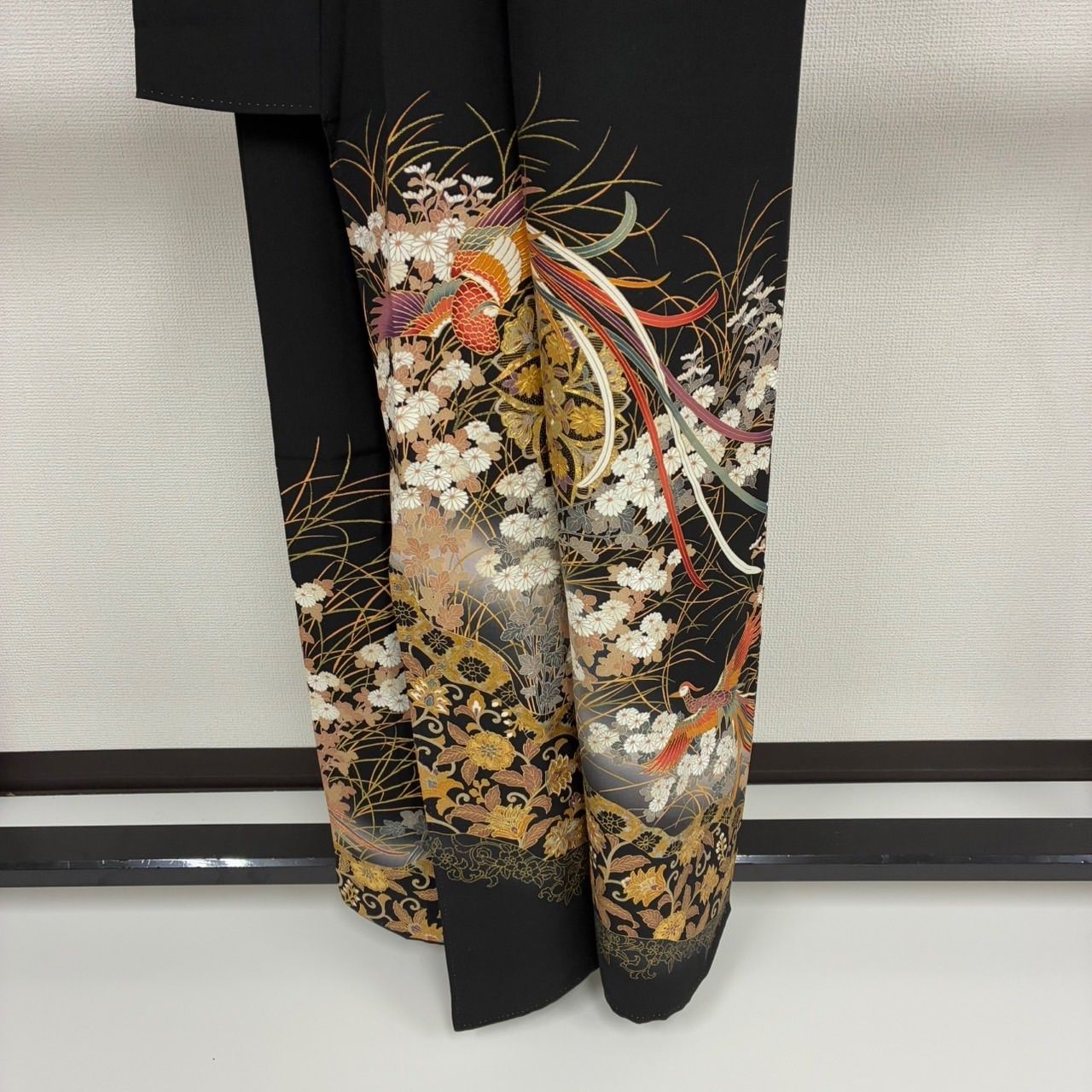 別誂黒留袖正絹袷比翼付作家謹製金彩螺鈿創作品 別誂黒留袖正絹袷比翼付作家謹製金彩螺鈿創作品