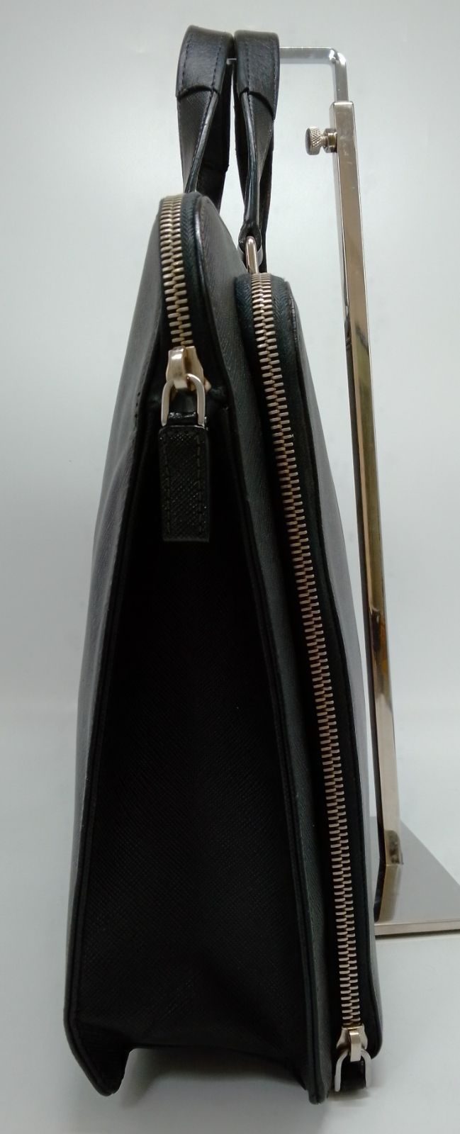 五味様 プラダ 伊勢丹購入 サフィアーノ ブリーフケース ビジネスバッグ 男女 PRADA【入手困難】Re-Nylon サフィアーノレザー ブリーフケース (PRADA