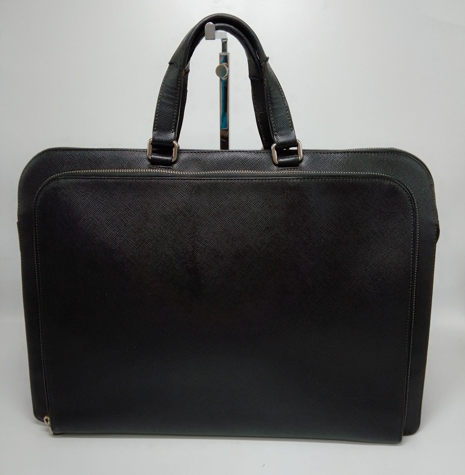 五味様 プラダ 伊勢丹購入 サフィアーノ ブリーフケース ビジネスバッグ 男女 APB06 プラダ サフィアーノ ビジネスバッグ ブリーフケース シルバー