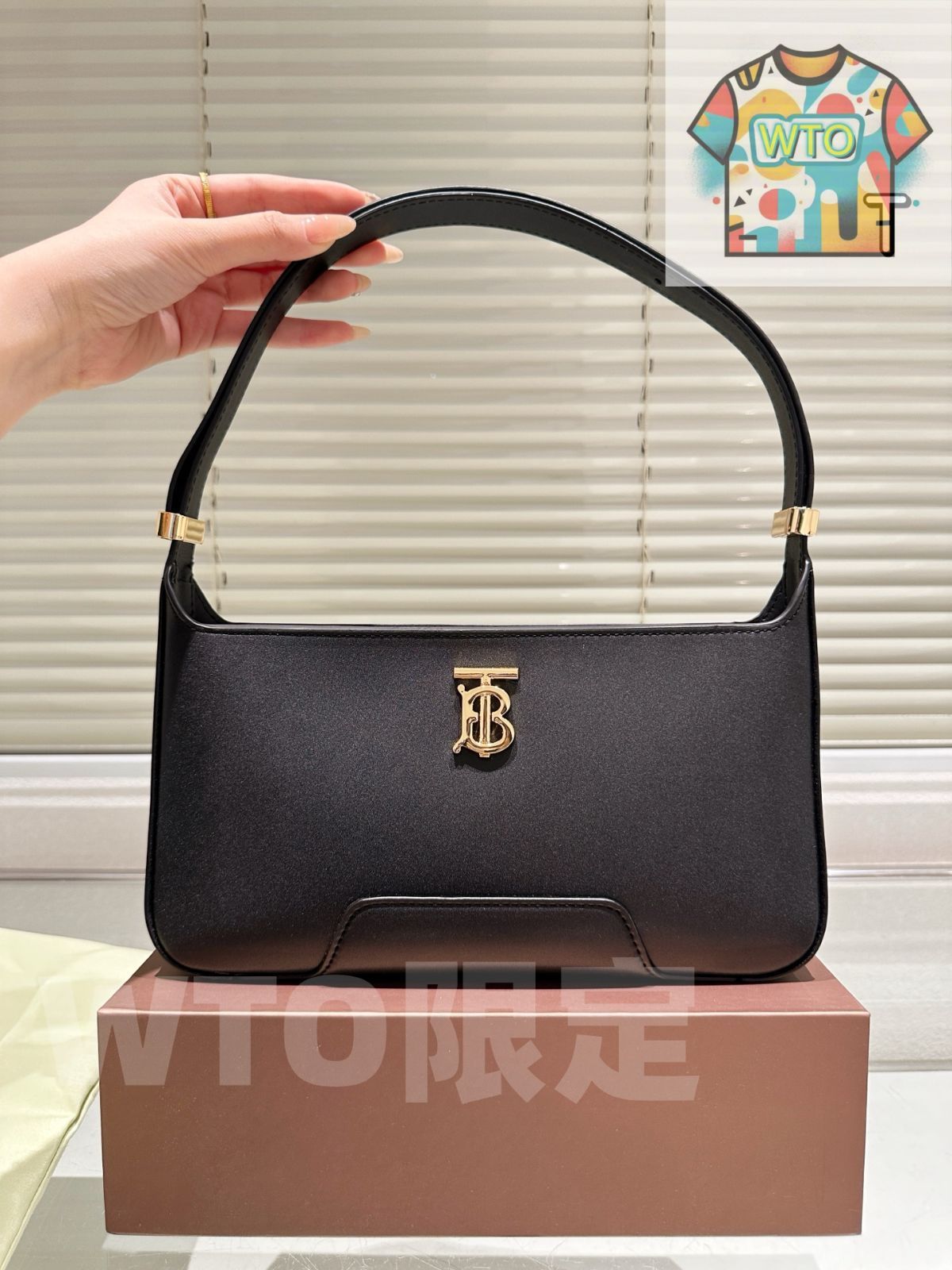 今日特価】Burberry TB バッグ 28cm フォールドギフトボックス付