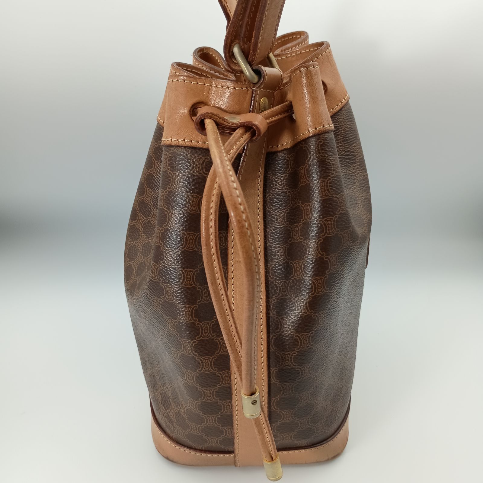 本日限定価格　セリーヌ　ショルダーバッグ　巾着　マカダム　トリオンフ　レザー celine セリーヌ 巾着 ショルダーバッグ マカダム トリオンフ レザー