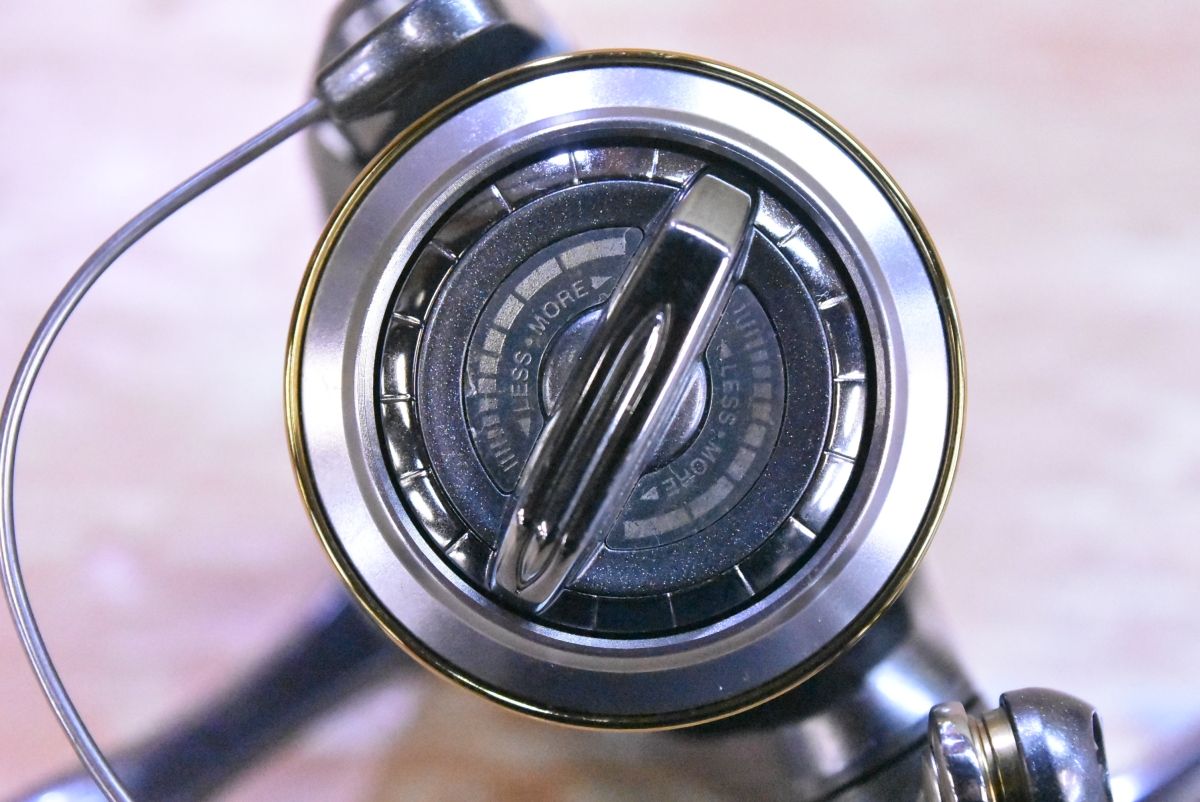 SHIMANO TWIN POWER 2000 スピニングリール SHIMANO TWIN POWER 2000 スピニングリール