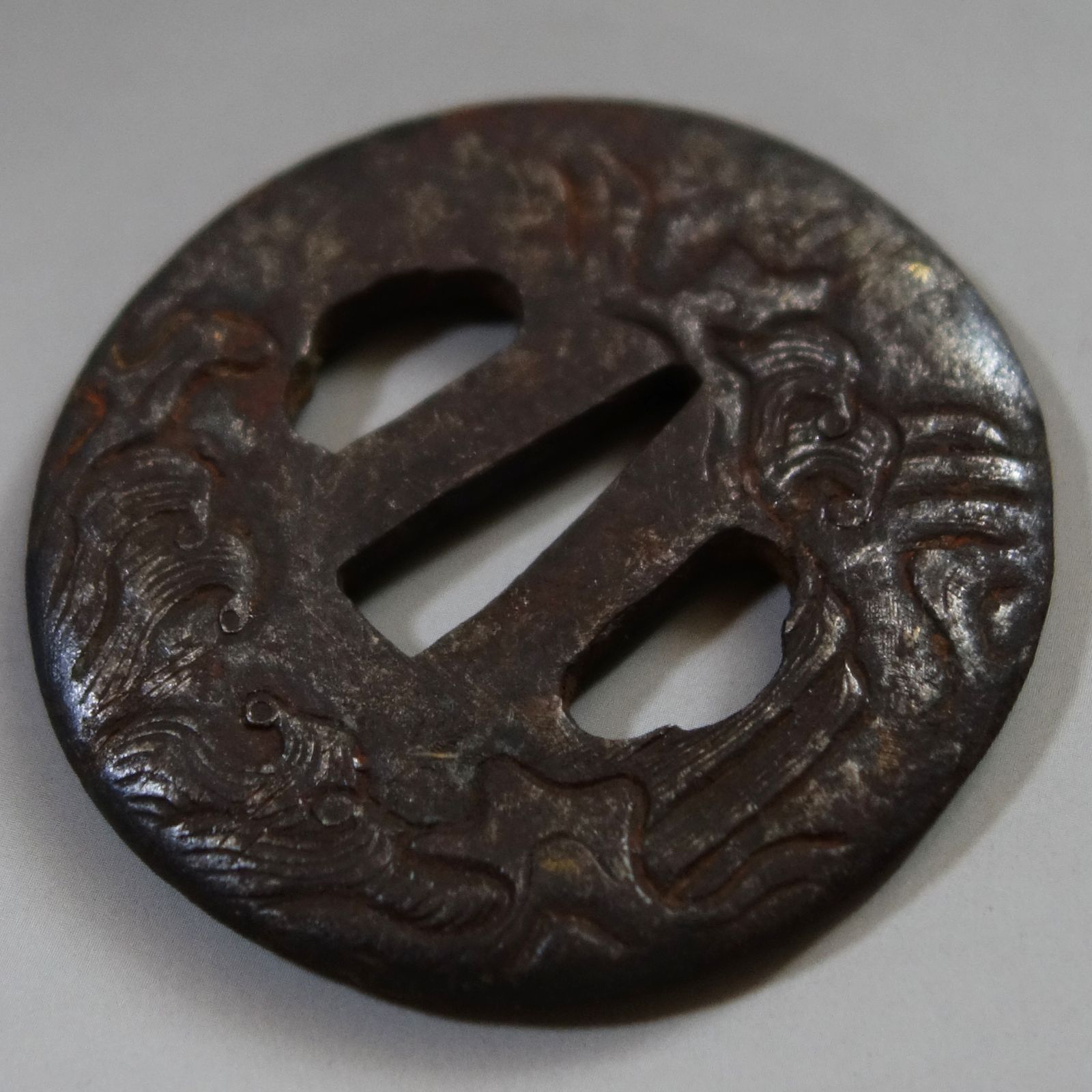 鍔 【 在銘 鉄地 荒波図鍔 】 日本刀 刀装具 鐔 骨董 古美術