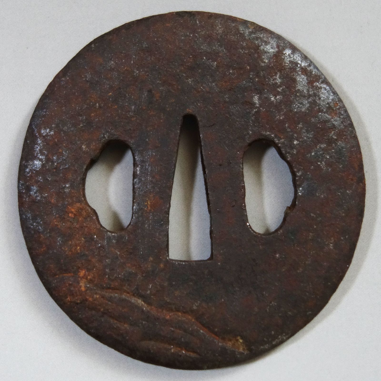 鍔 【 在銘 鉄地 荒波図鍔 】 日本刀 刀装具 鐔 骨董 古美術