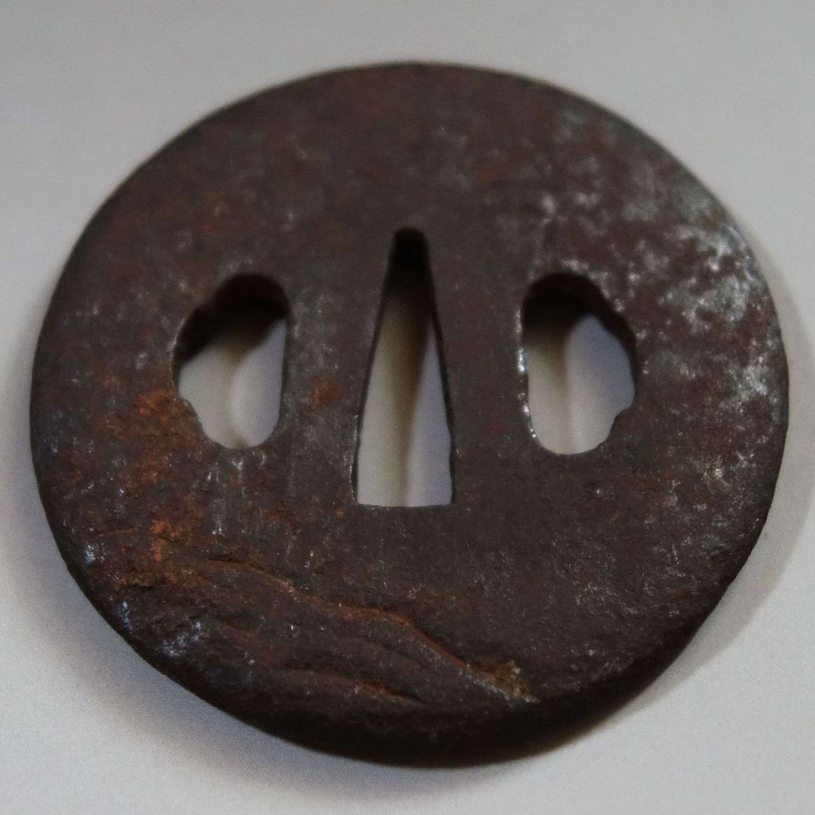 鍔 【 在銘 鉄地 荒波図鍔 】 日本刀 刀装具 鐔 骨董 古美術