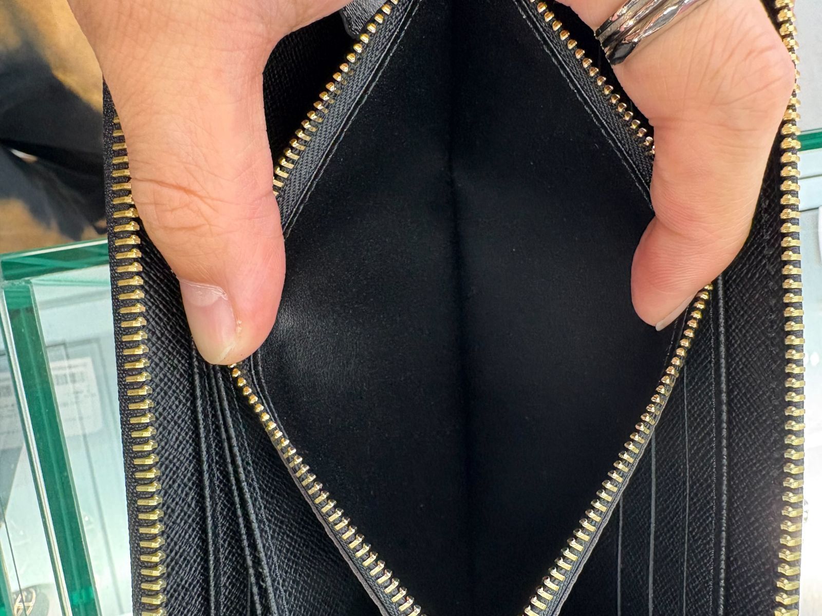 【美品】ルイヴィトン モノグラム ジャングル ジッピーウォレット 長財布 LOUIS VUITTON (ルイヴィトン) モノグラムジャングル ジッピー