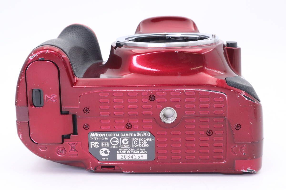 シャッター回数: 12,945回 Nikon D5200 ニコン デジタル一眼 レッド