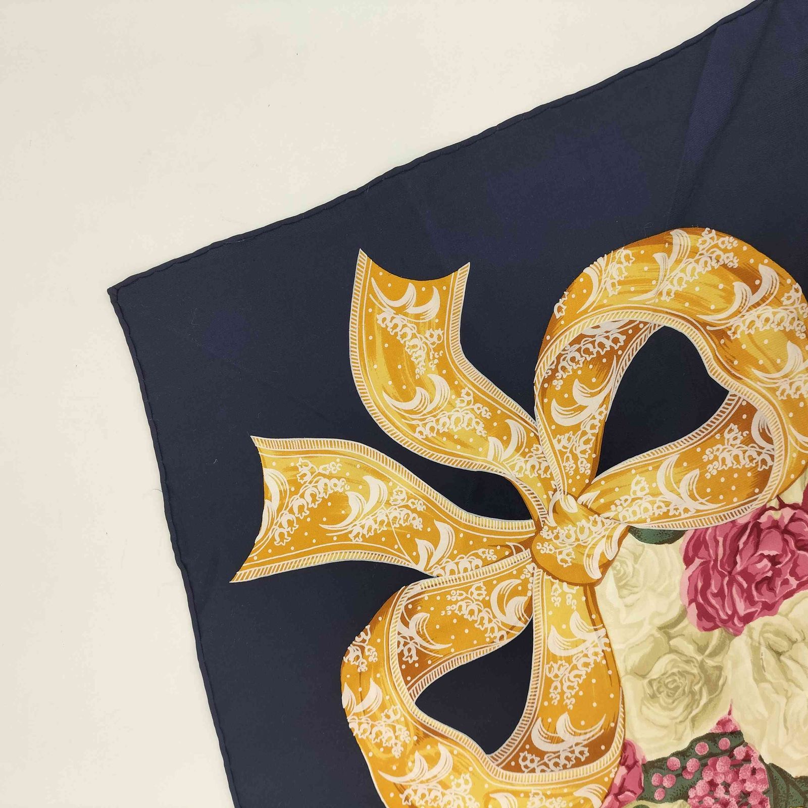 Christian Dior フラワープリント スカーフ Christian Dior フラワープリント スカーフ