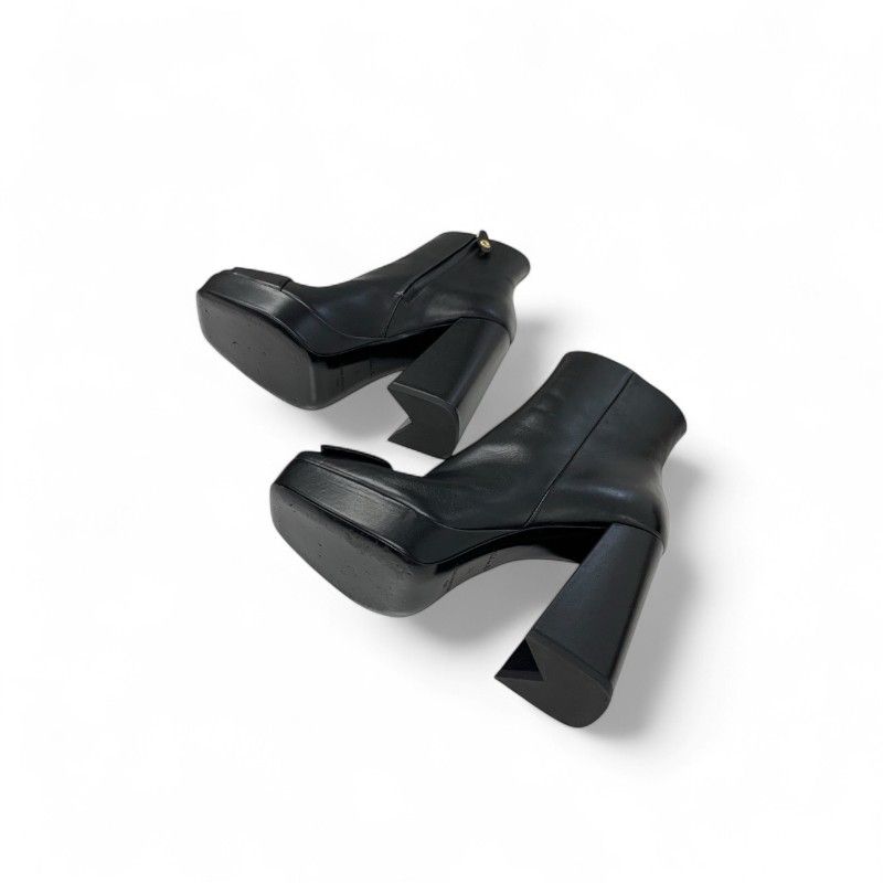 ヴィトン コールバックライン スエード ロゴ金具 アンクルブーツ ブラック ヴィトン コールバックライン スエード ロゴ金具 アンクルブーツ