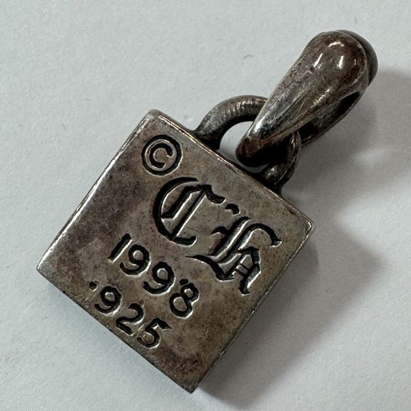 クロムハーツ　CHプラス　チャームサファイア クロムハーツ CHプラス チャームサファイア クロムハーツ FRAMED CH