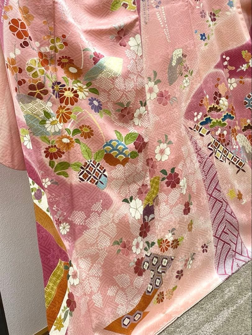 千總謹製 落款入 刺繍 金駒 金彩 紋意匠 正絹 パールトーン加工済 A081