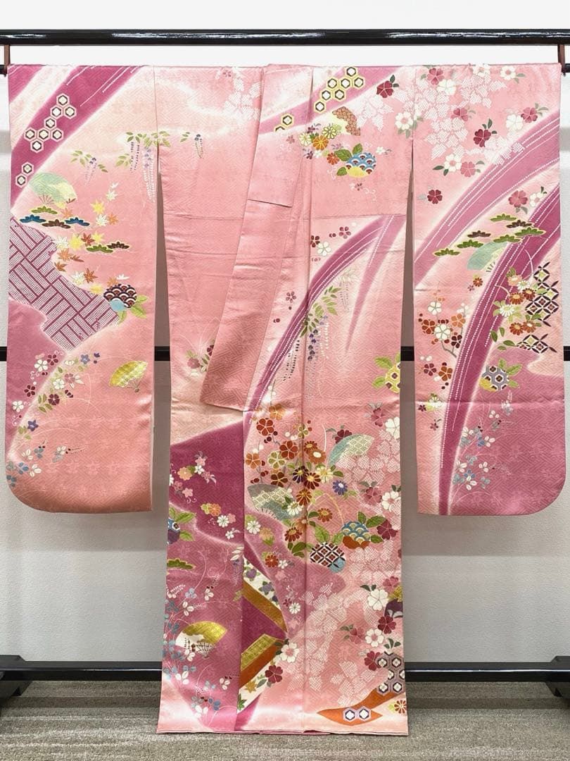 千總謹製 落款入 振袖 刺繍 金駒 金彩 紋意匠 正絹 パールトーン加工済 