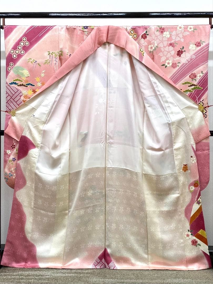 千總謹製 落款入 振袖 刺繍 金駒 金彩 紋意匠 正絹 パールトーン加工済 