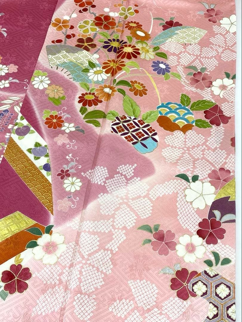 千總謹製 落款入 刺繍 金駒 金彩 紋意匠 正絹 パールトーン加工済 A081