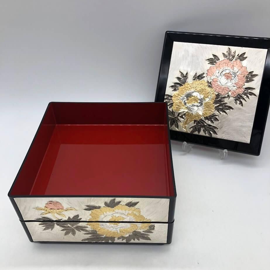 【希少品】 彫金 三段重 共箱 説明栞付き 御重箱 重箱 純金 純銀 銅仕上げ ss8101 【未使用品】 芳光作 重箱 2段 純銅彫金仕上げ 家宝 元箱入り