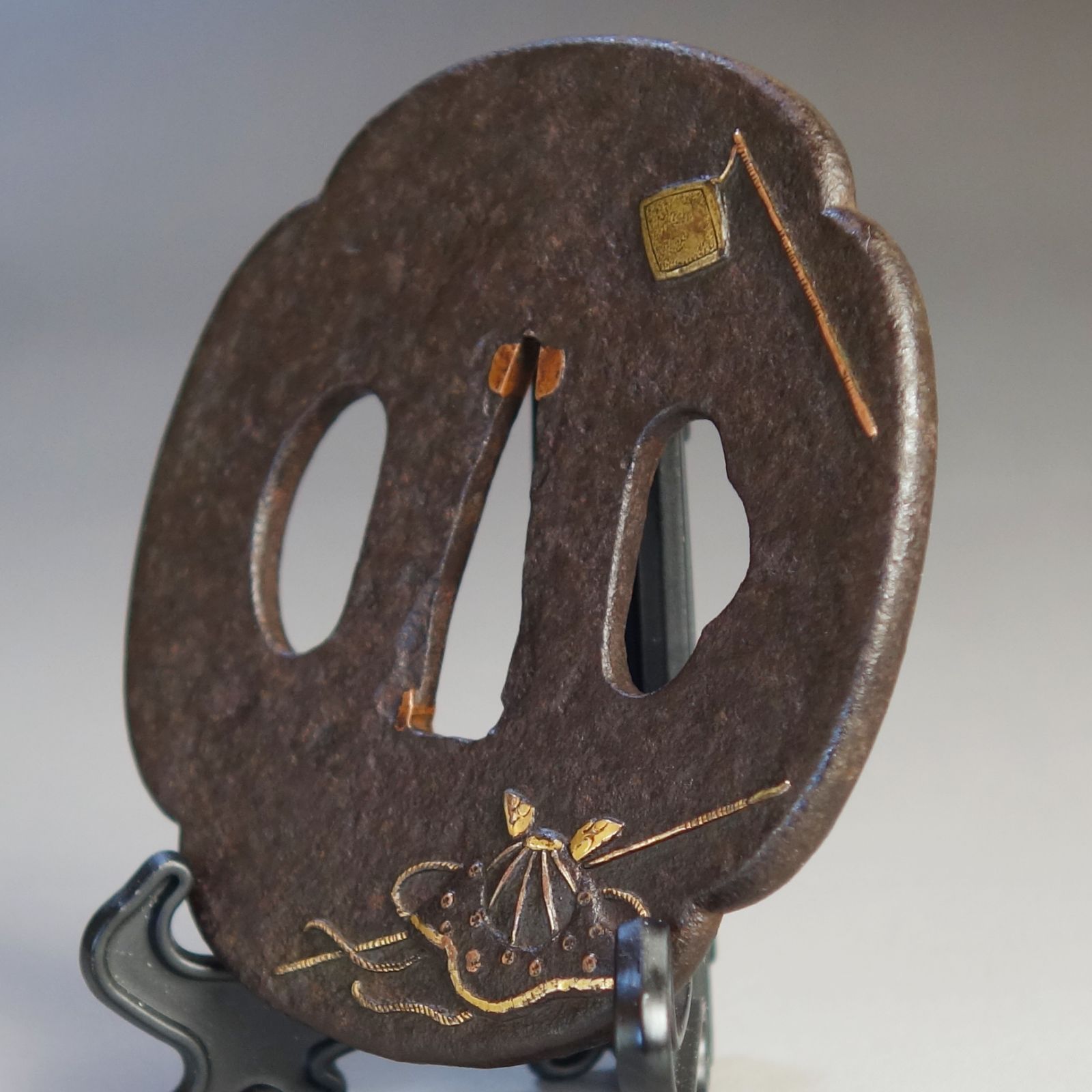 鍔 【 鉄地 象嵌 合戦道具図鍔 】 日本刀 刀装具 鐔 骨董 古美術