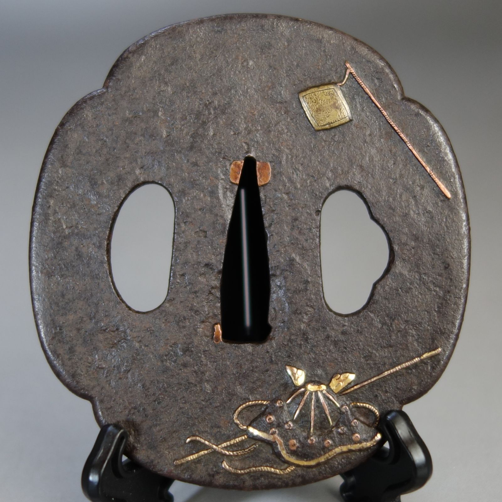 鍔 【 鉄地 象嵌 合戦道具図鍔 】 日本刀 刀装具 鐔 骨董 古美術