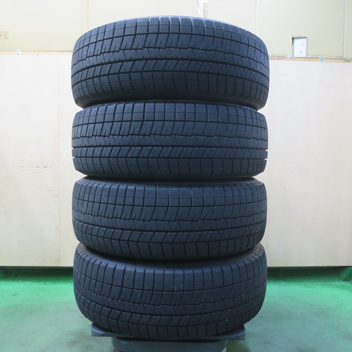 【超美品バリ溝 】215/55R/17 スタッドレス ダンロップ WM 4本 バリ溝 215/55R17 DUNLOP スタッドレス 2020年 ③ ダンロップ