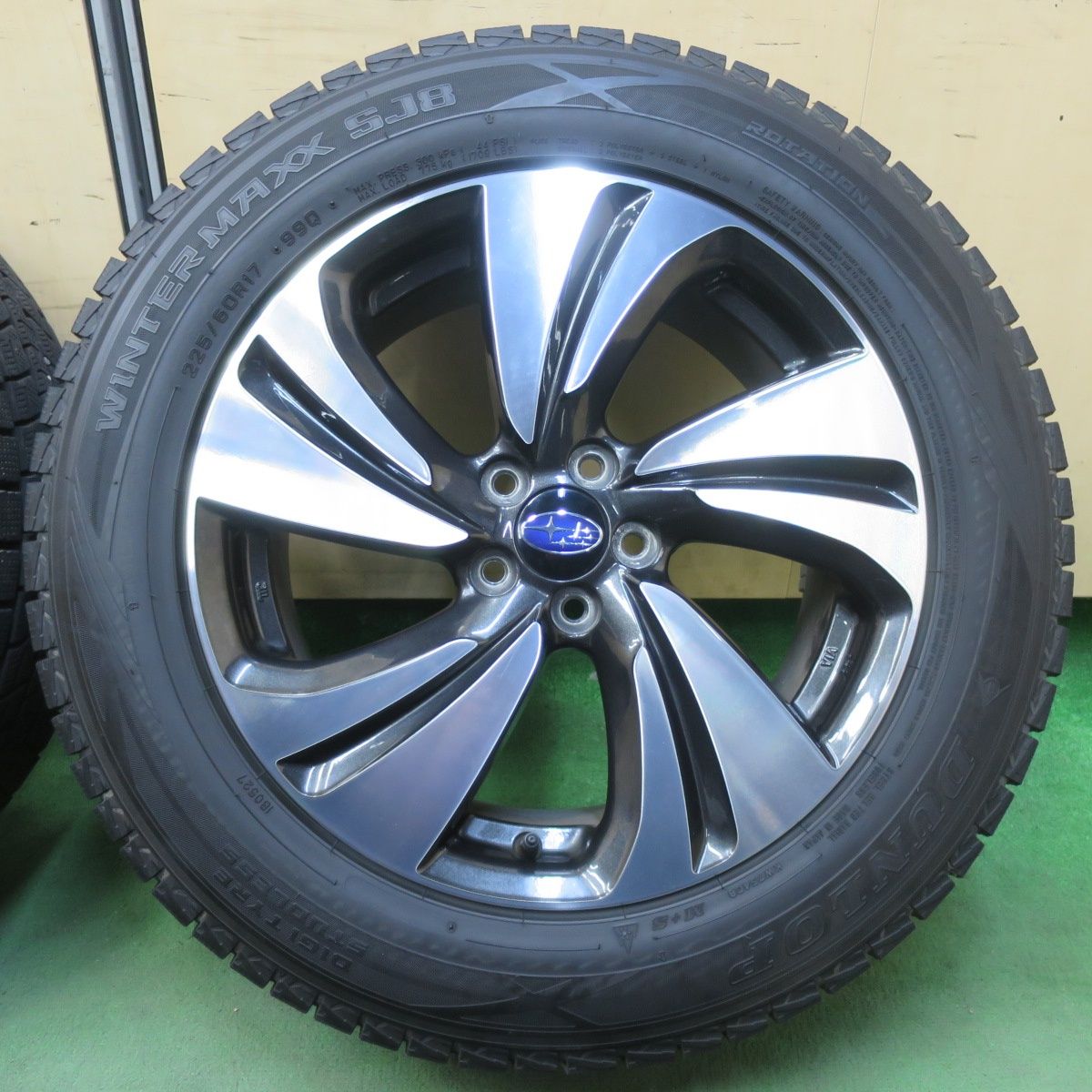 バリ溝！キレイ！9.5分☆スバル XV 純正 225/60R17 スタッドレス