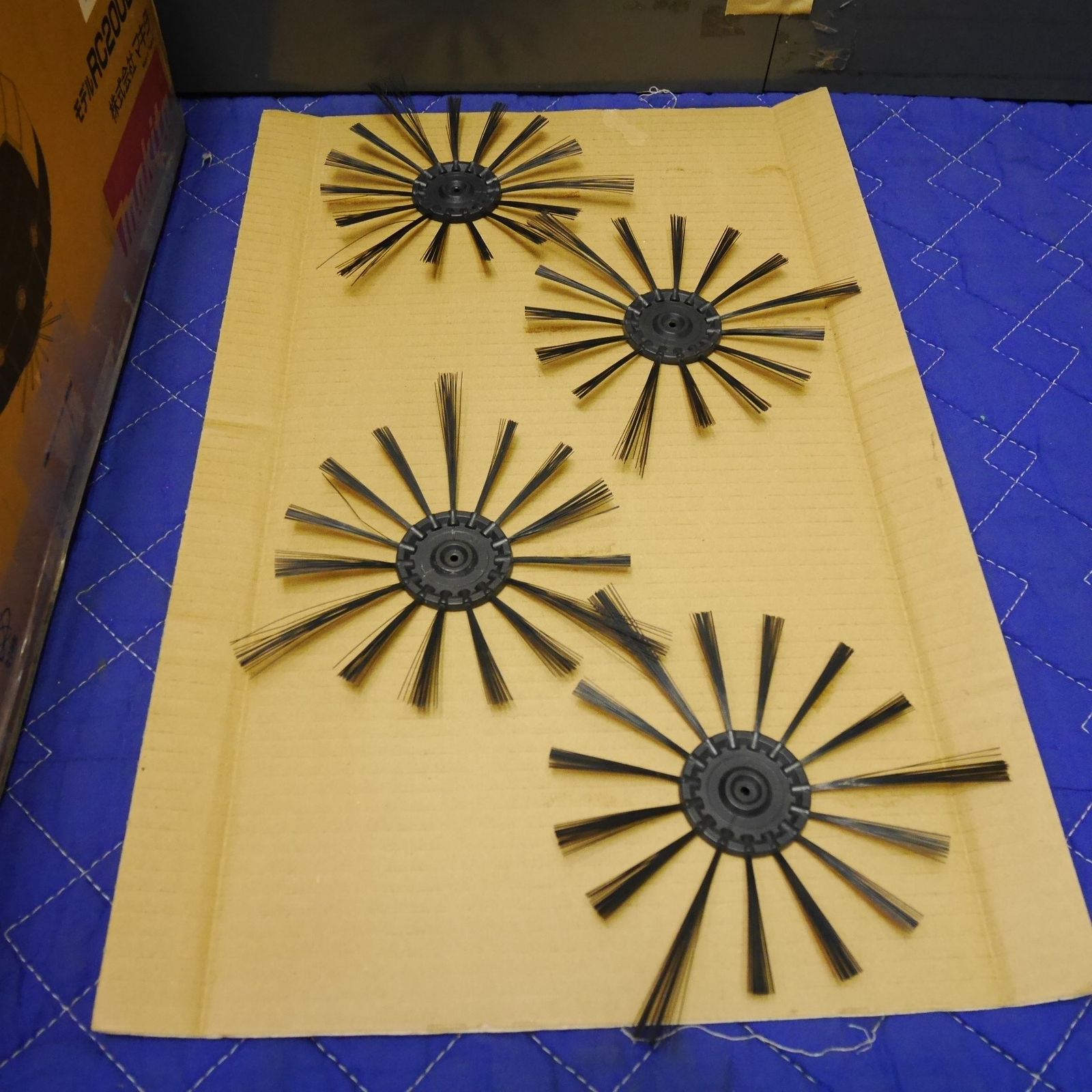 送料無料] キレイ！付属品付き☆マキタ 充電式 ロボット クリーナー