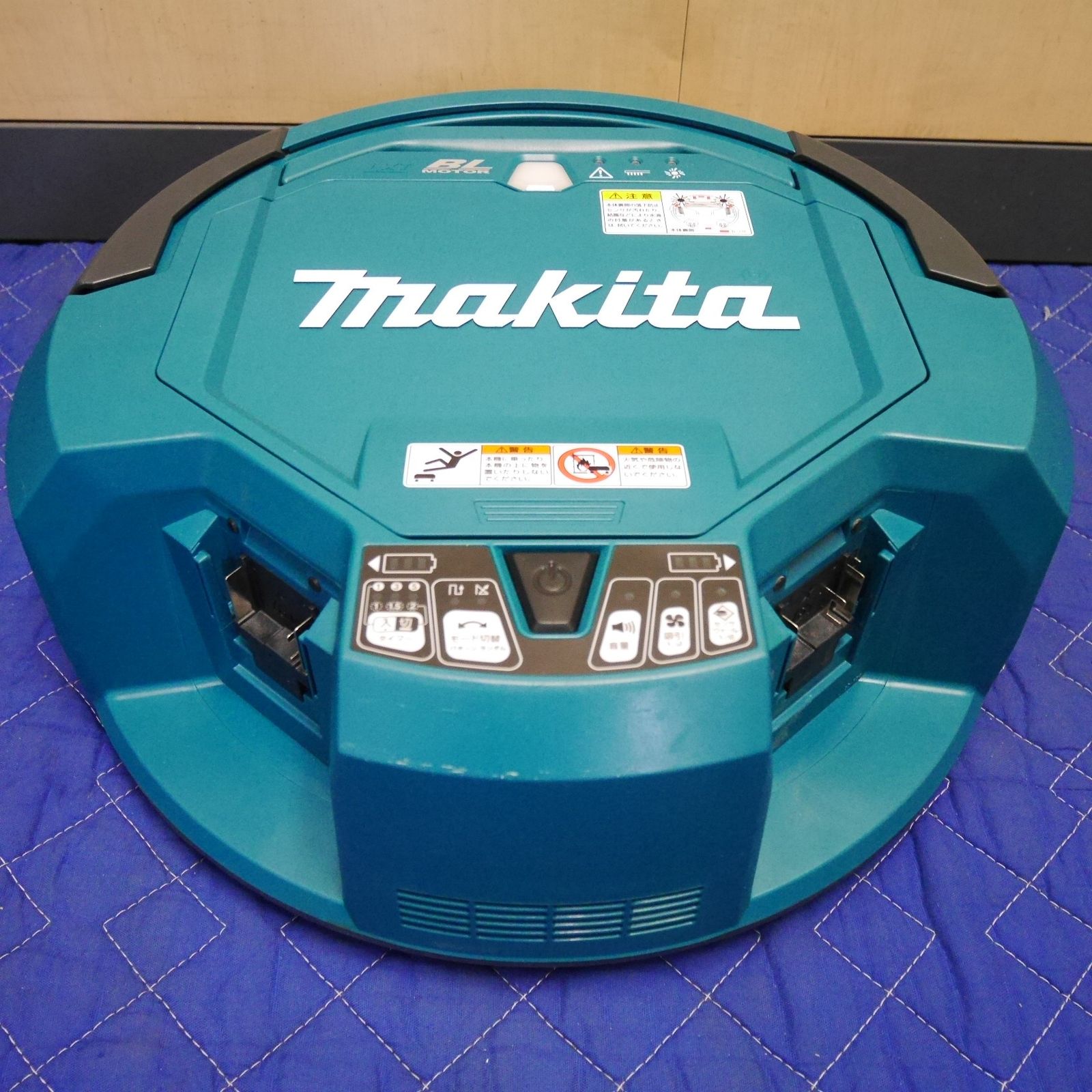 送料無料] キレイ！付属品付き☆マキタ 充電式 ロボット クリーナー