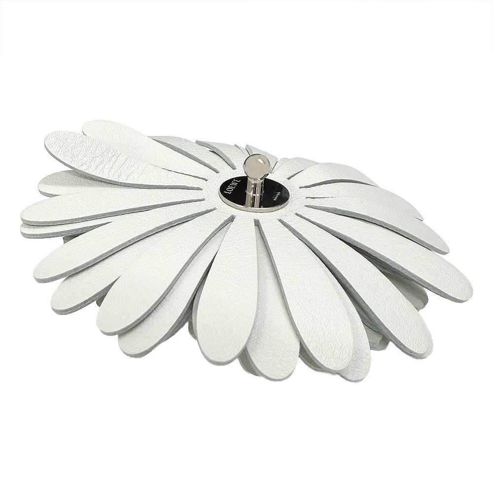 ロエベ スタッド フラワー チャーム チャーム - メルカリ