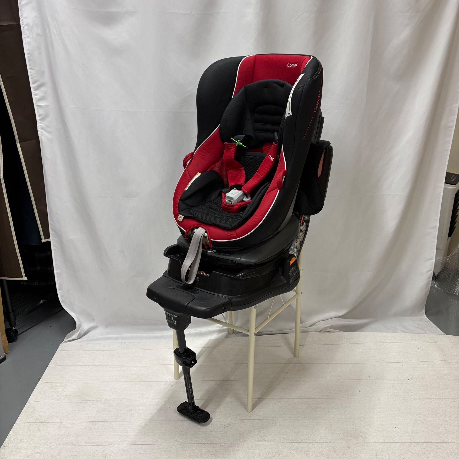 Combi コンビ ゼウスターン ユーロ チャイルドシート レッド ブラック