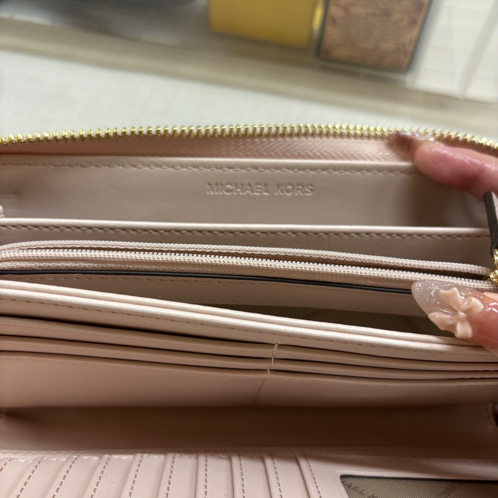 ◎ MICHAEL KORS マイケルコース 長財布 ロゴ総柄 ホワイト系 - メルカリ