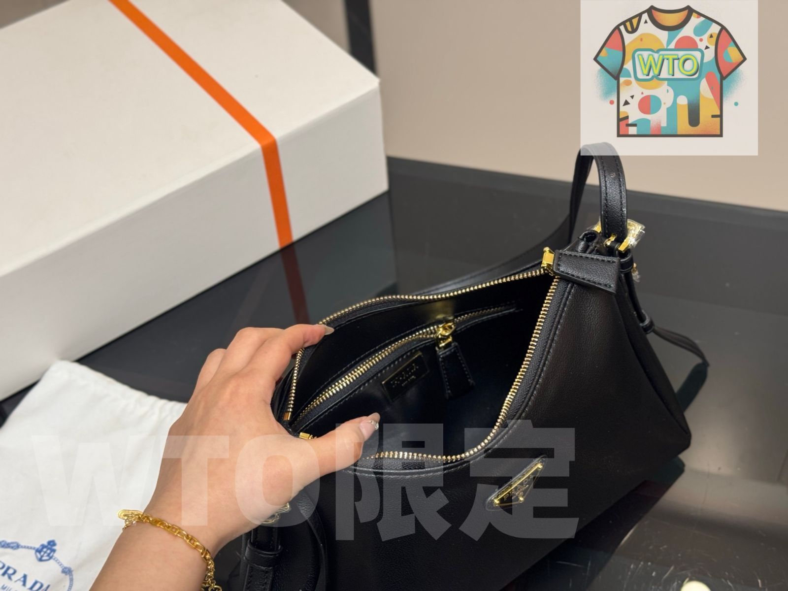 今日特価】Prada プラダ ヴィンテージ ホボ アームポーチ（30×20cm