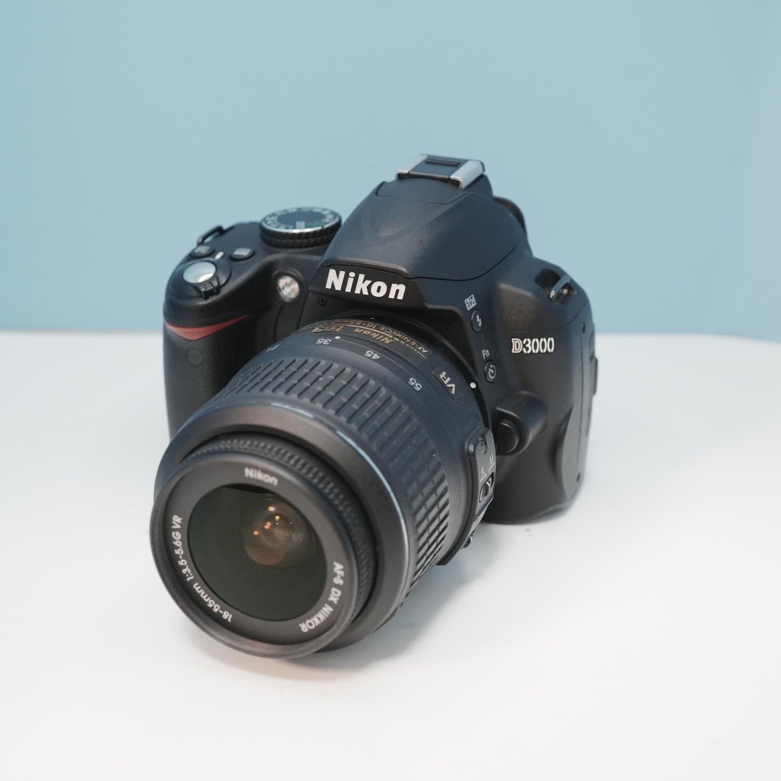 ショット数1777回で美品✨スマホ転送✨初心者に✨Nikon D3000　690 スマホ転送可✨Nikon D3000 簡単操作で高画質撮影 届いてすぐ使える