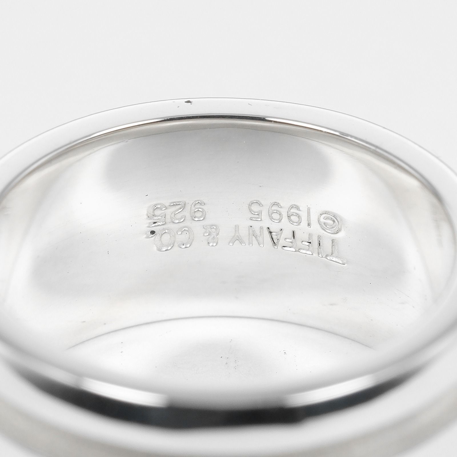 ティファニー グルーブド ライン オーバル シルバー 925 ティファニー グルーブド ライン オーバル シルバー 925 TIFFANY&Co