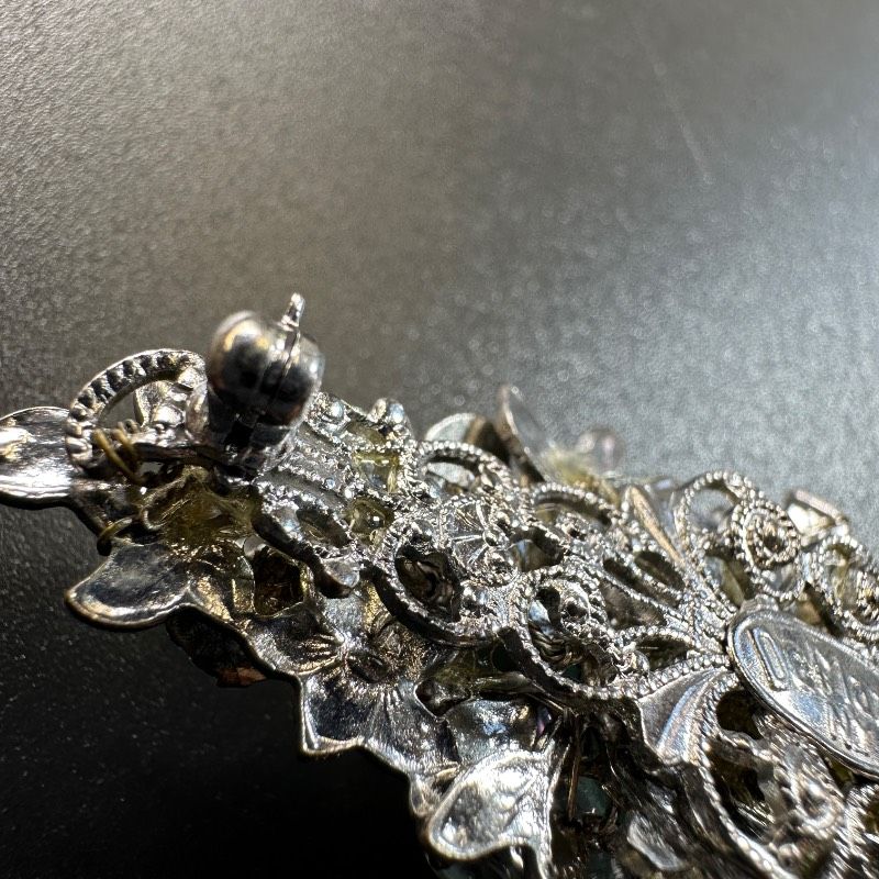 美品 FOXEY 花形 シルバーブローチ クリスタル装飾 FOXEY フォクシー