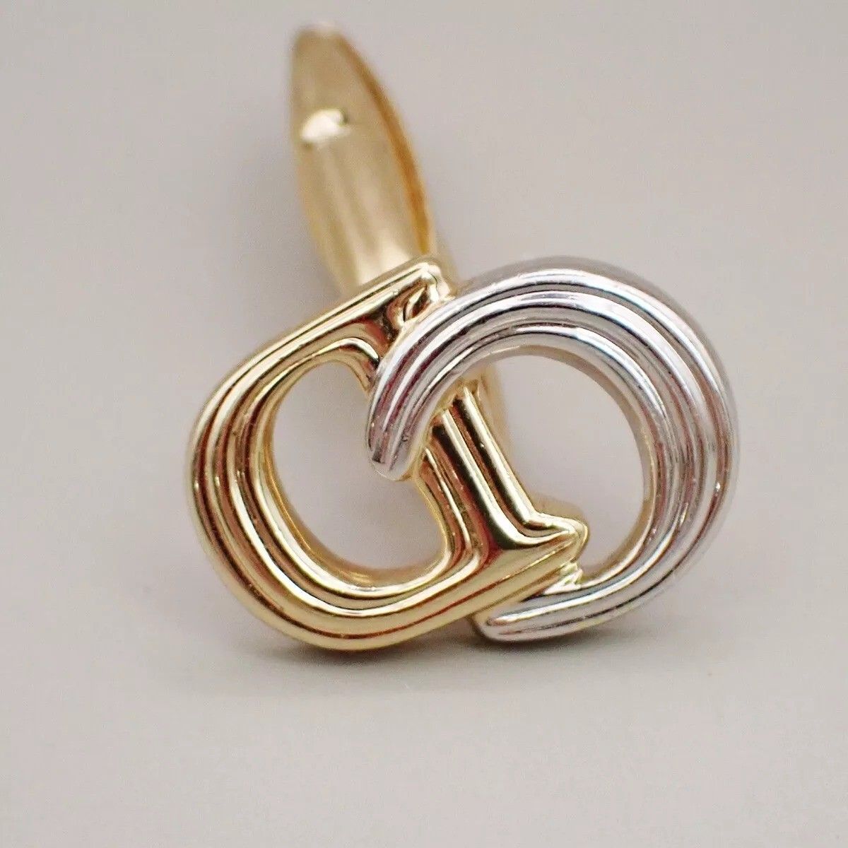 Christian Dior ディオール スカーフリング CD ロゴ ゴールド Dior ディオール スカーフリング ロゴ CD - メルカリ