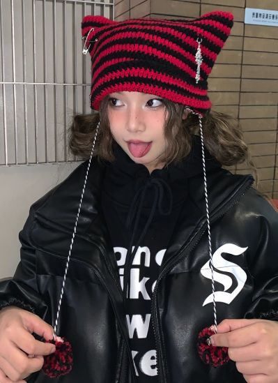 ゴシック十字ピアス猫耳ニット帽 深赤ストライプ Y2K パンク