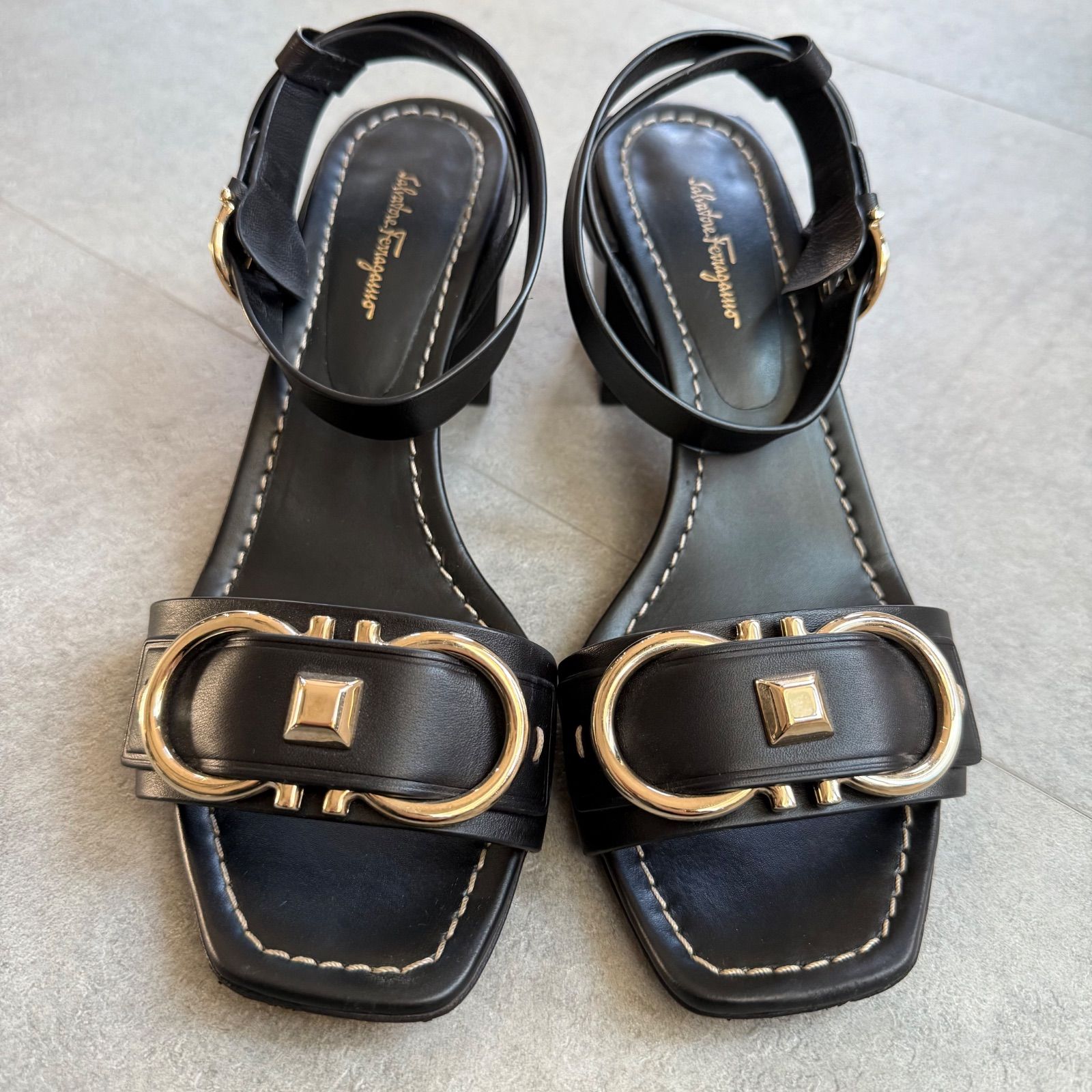 SalvatoreFerragamo サルヴァトーレフェラガモ アンクルストラップ