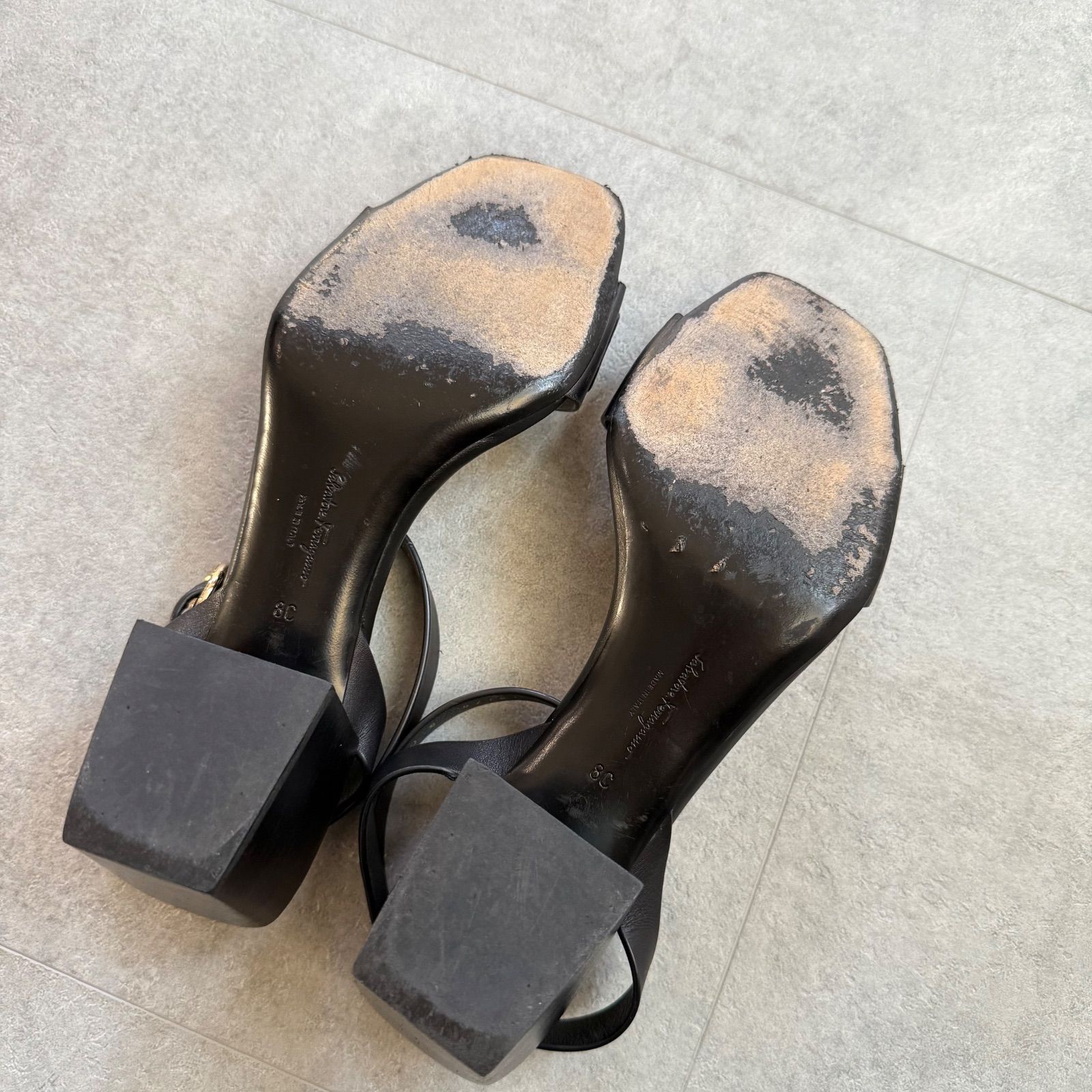 SalvatoreFerragamo サルヴァトーレフェラガモ アンクルストラップ