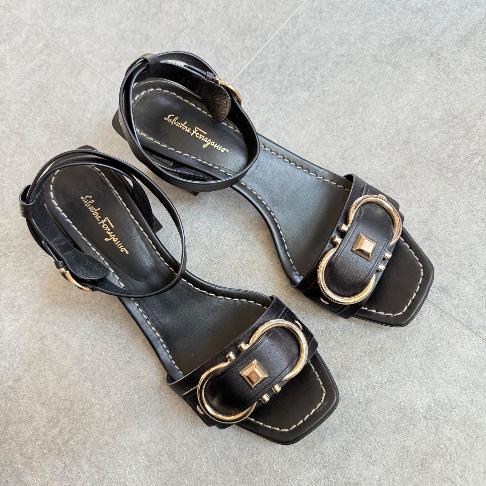 SalvatoreFerragamo サルヴァトーレフェラガモ アンクルストラップ