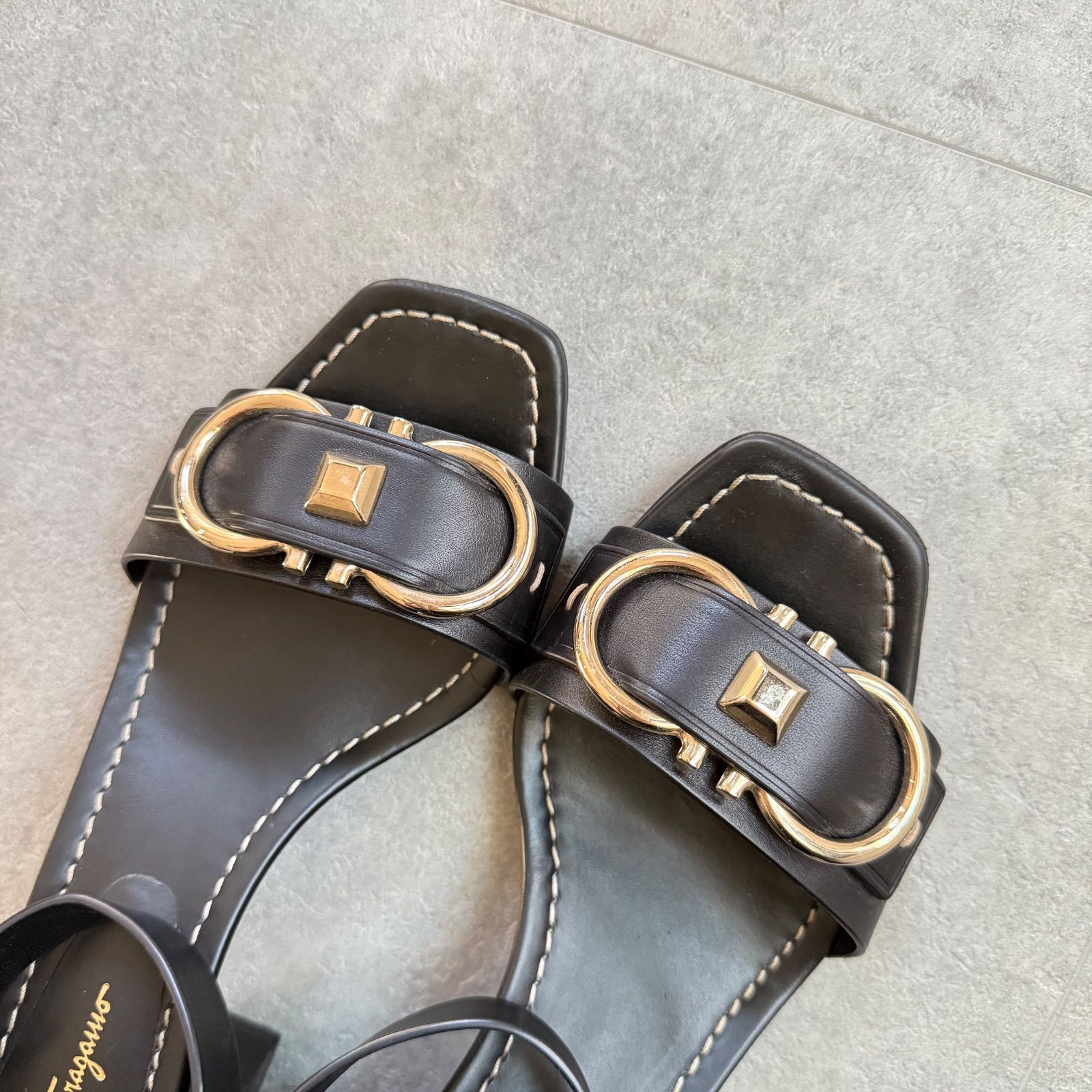 SalvatoreFerragamo サルヴァトーレフェラガモ アンクルストラップ