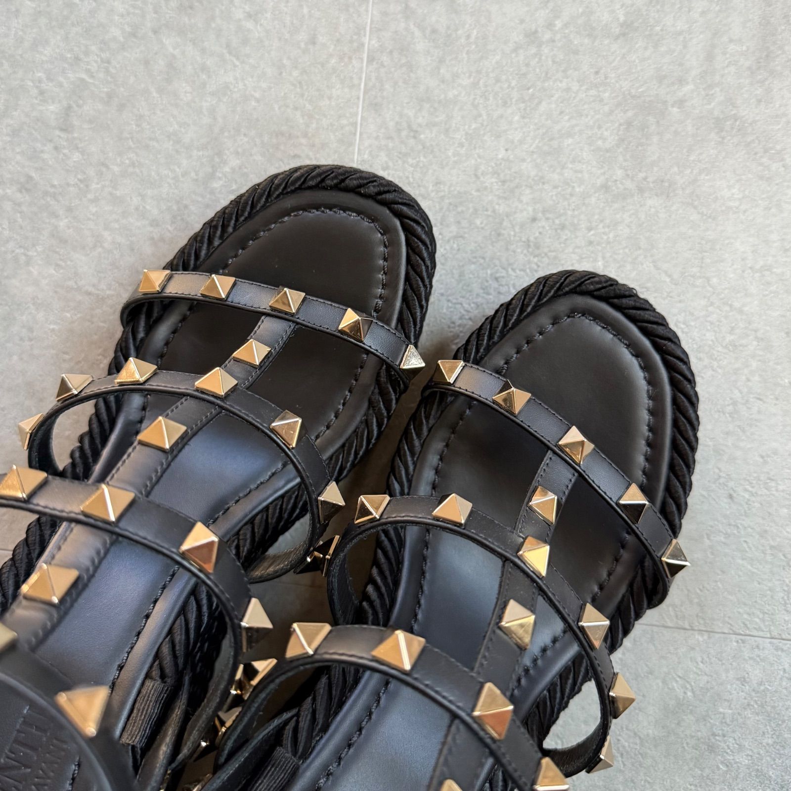 極美品 VALENTINO GARAVANI ヴァレンティノガラヴァーニ ロック