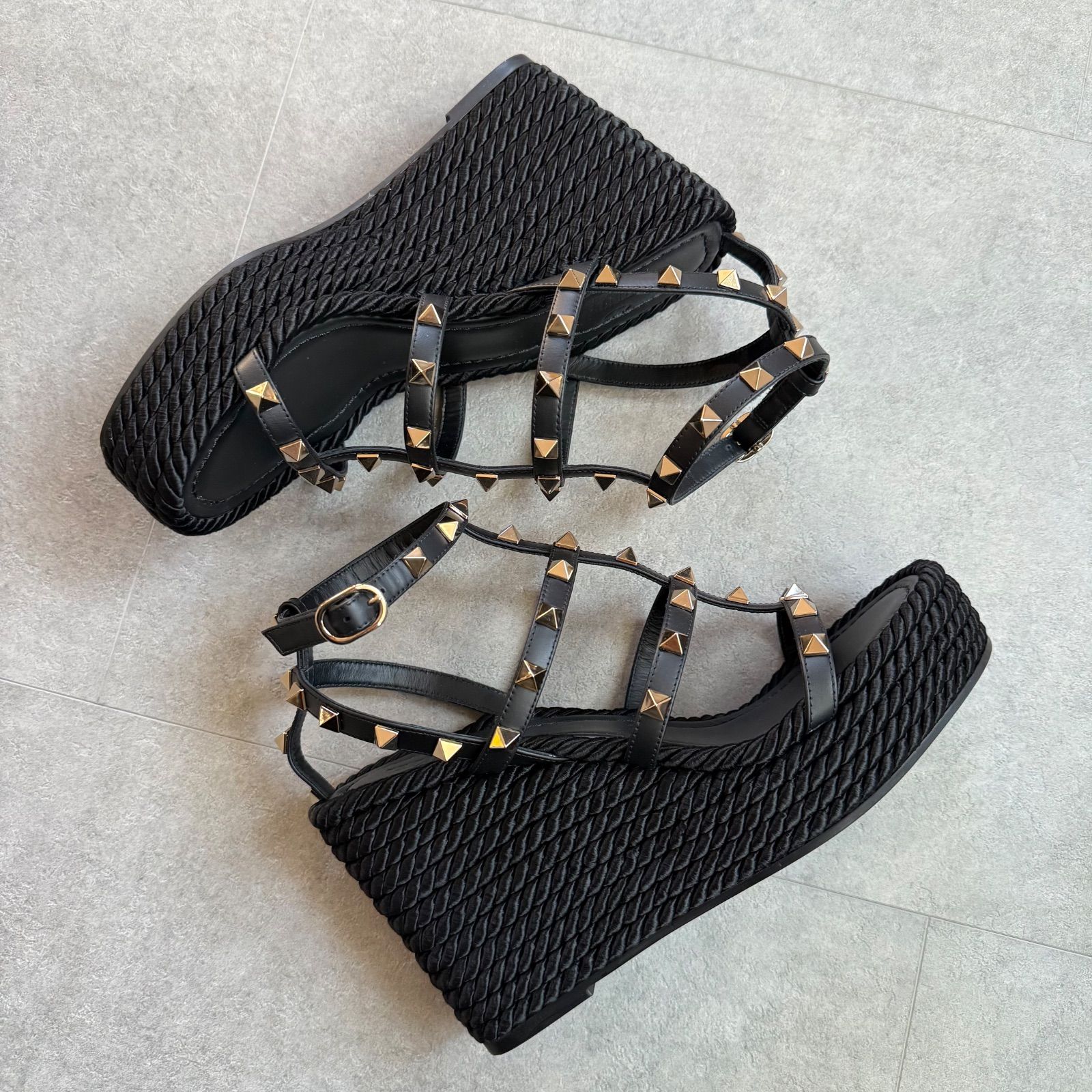 新品ヴァレンティノ　ロックスタッズ　ウェッジサンダル　黒　38 極美品 VALENTINO GARAVANI ヴァレンティノガラヴァーニ ロック