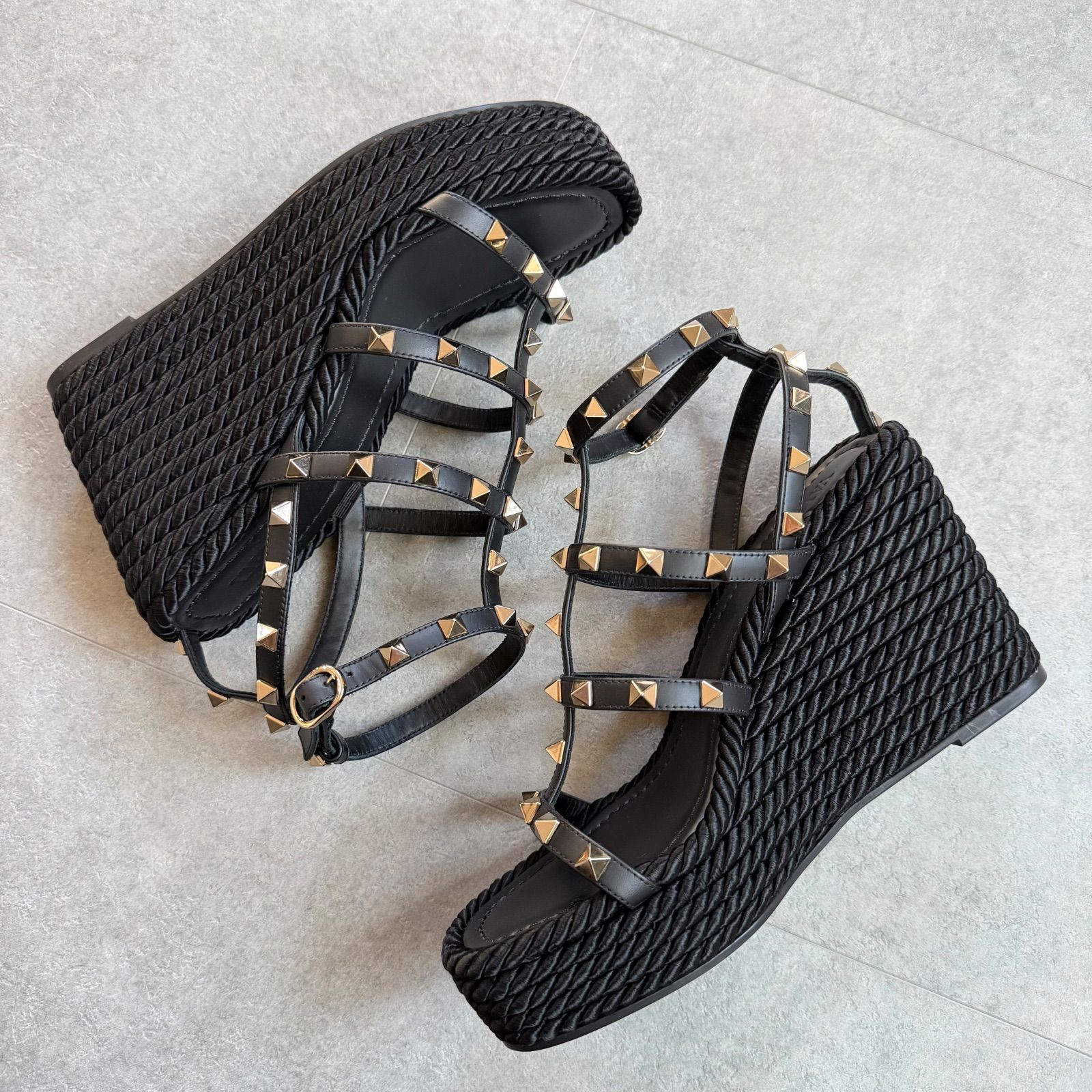 極美品 VALENTINO GARAVANI ヴァレンティノガラヴァーニ ロック