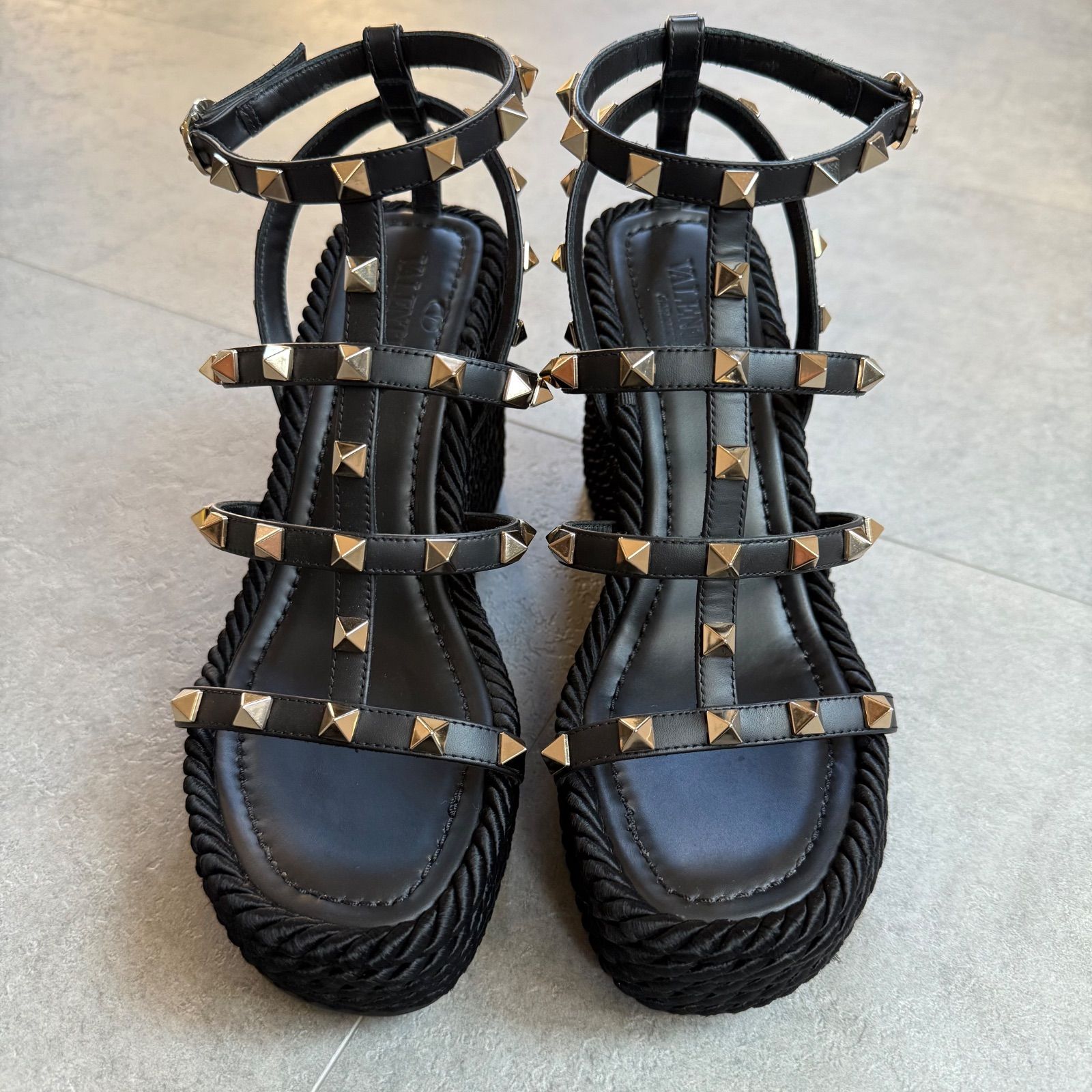 極美品 VALENTINO GARAVANI ヴァレンティノガラヴァーニ ロック