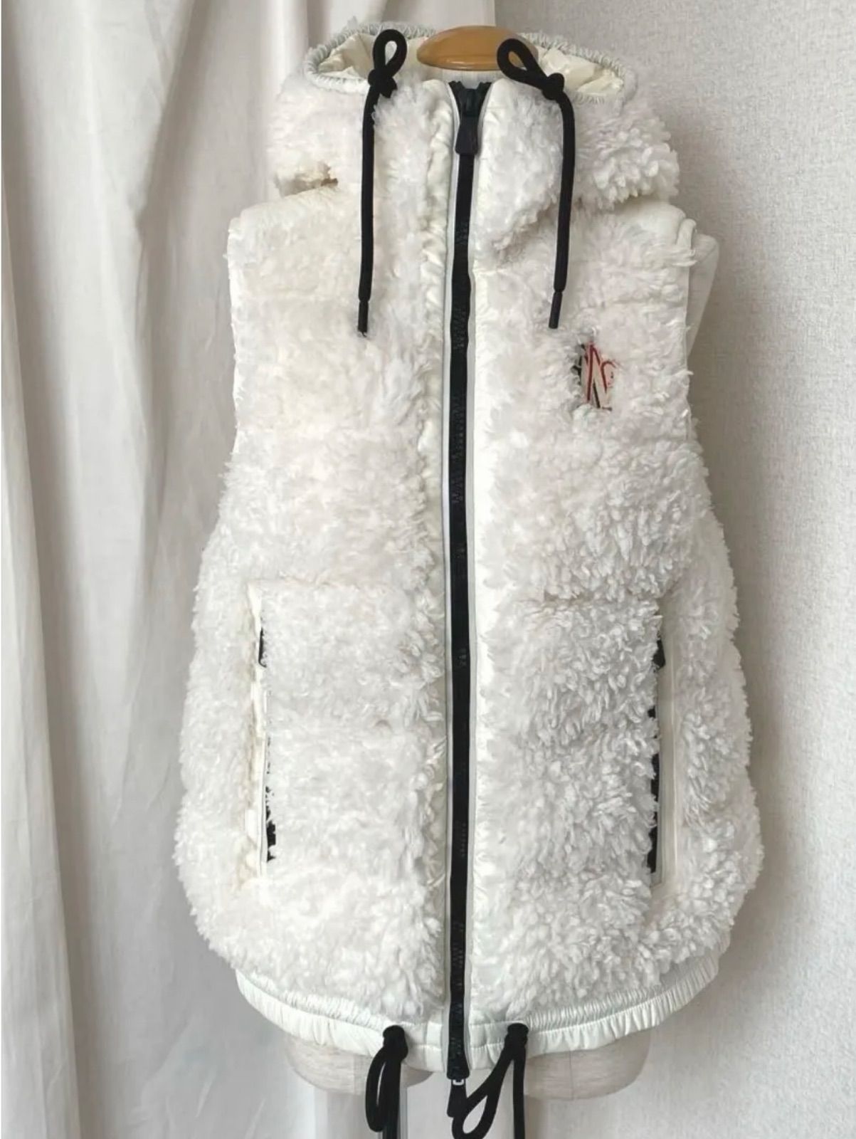 ★モンクレール　テディベスト　2022〜2023AW　ホワイト　S　美品★ モンクレール テディベスト 2022〜2023AW ホワイト S H20988G00026