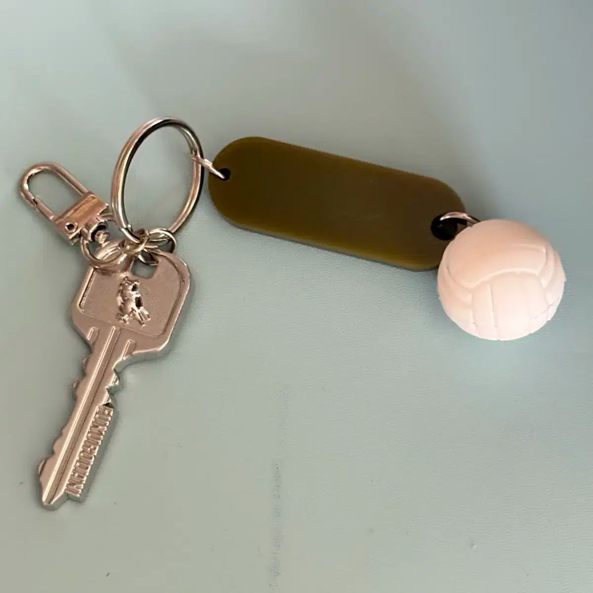 梟谷 バレーボール部 部室キーホルダー - メルカリ