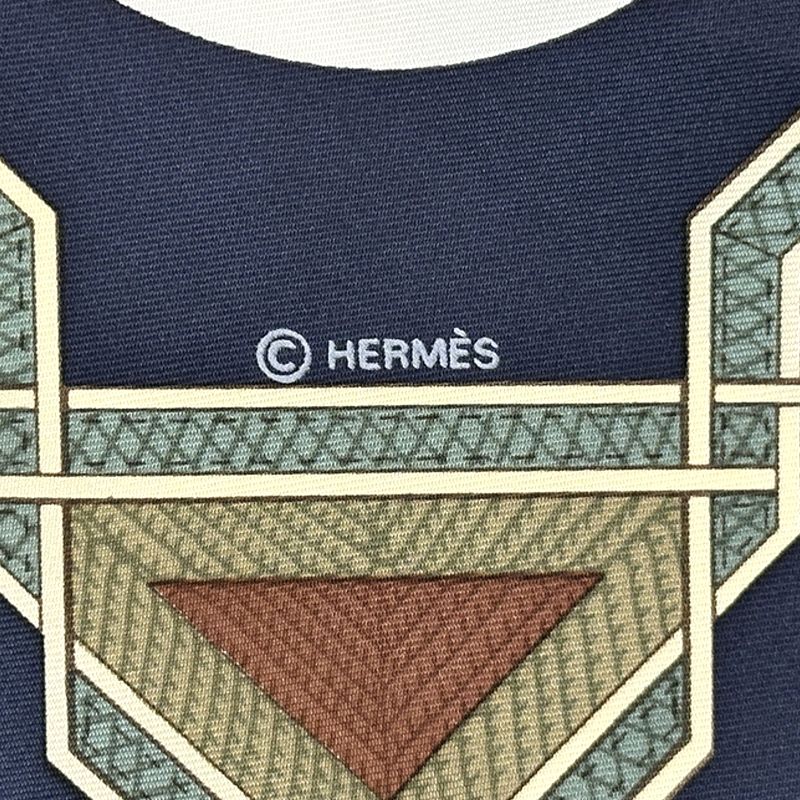 美品✨エルメス　カレ90　砂漠の革飾り　グリーン　ブルー 美品✨エルメス カレ90 砂漠の革飾り グリーン ブルー 美品✨エルメス