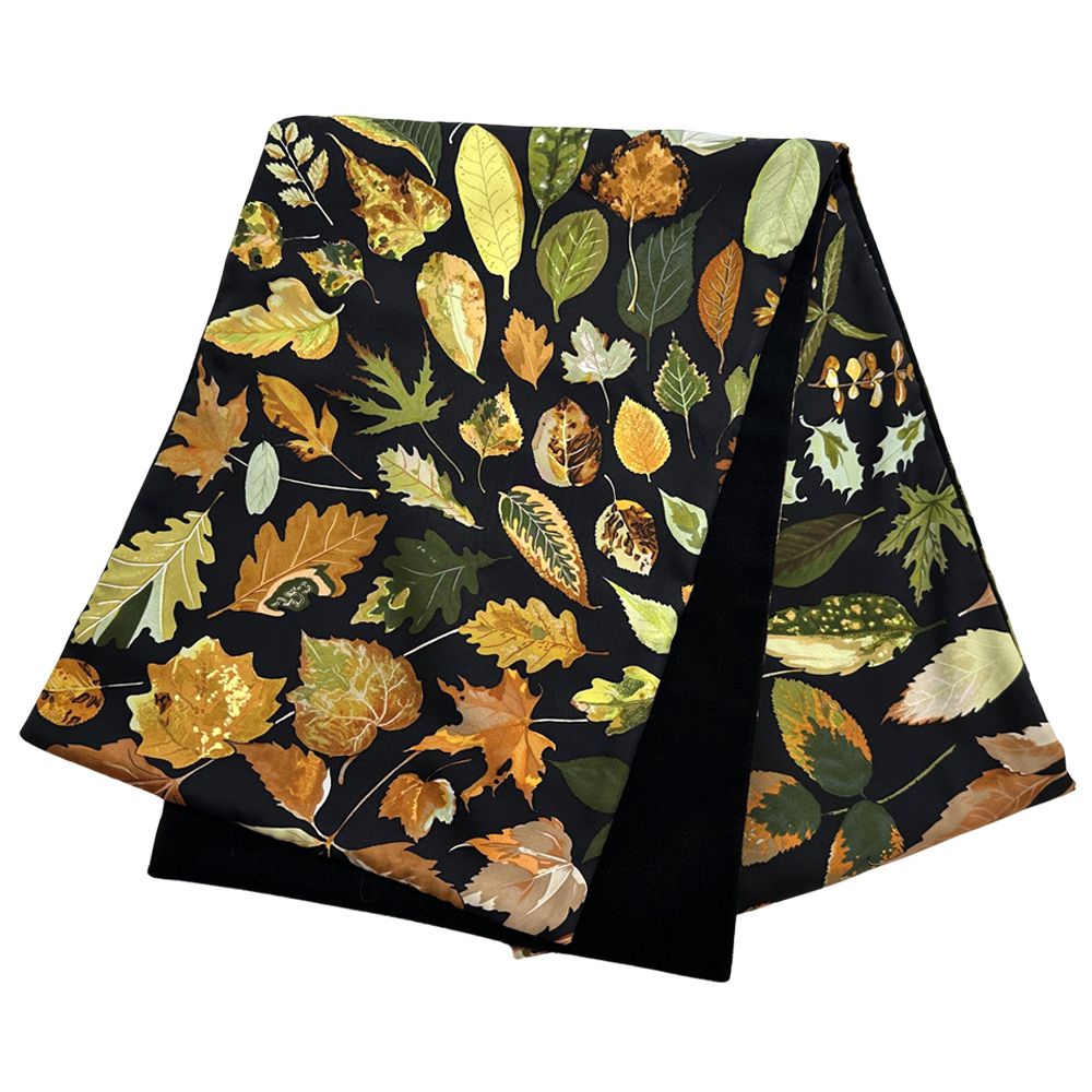 HERMÈS エルメス　シルクベスト　落ち葉柄 エルメス HERMES マフラー Tourbillon 渦巻き 落ち葉 レディース