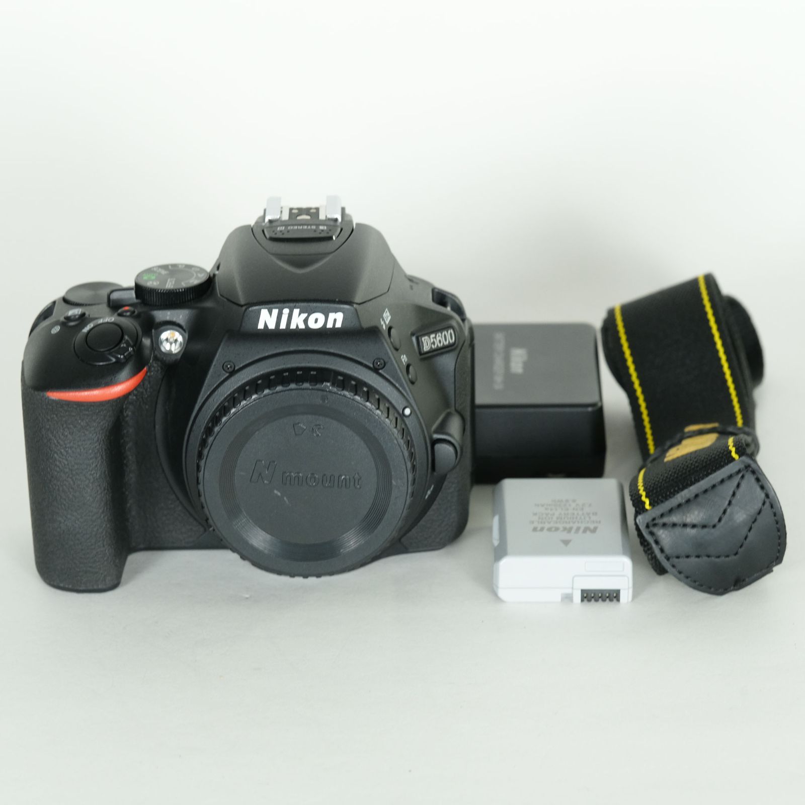 最終価格！Nikon D5600 ボディ動作品 ニコンD5600 ボディ