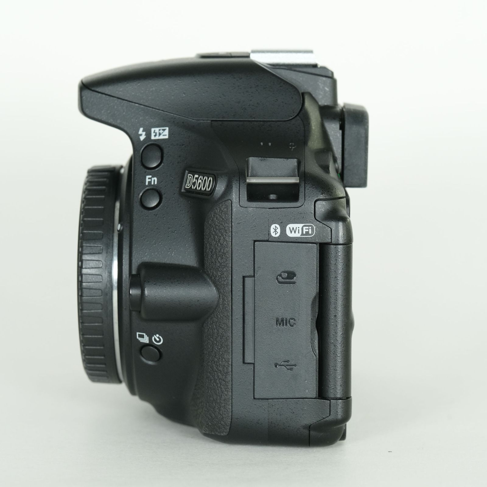 美品 | シャッター数3,206回] Nikon D5600 [ボディ] | デジタル一眼