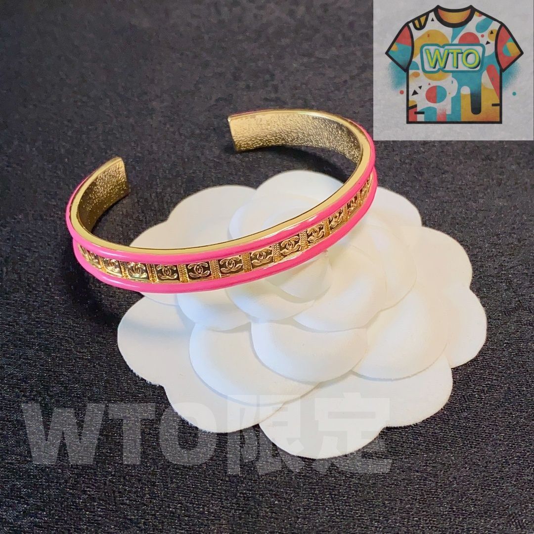 今日特価】CHANEL 新ダブル C ロゴ ドラゴンフルーツカラー